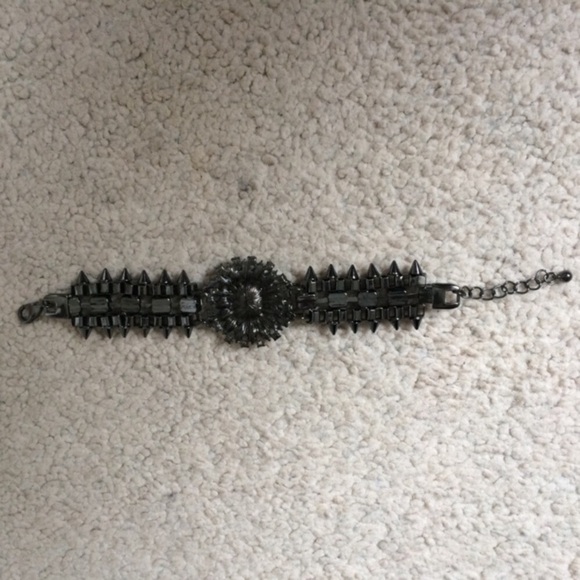 Black Hardware Statement Bracelet NWOT - Picture 5 of 6